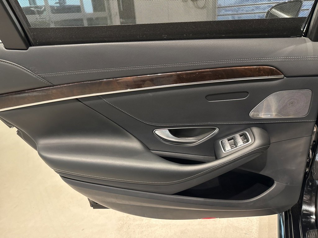 Used 2018 Mercedes-Benz S 560 4MATIC Sedan w/ AMG Line Exterior image 37
