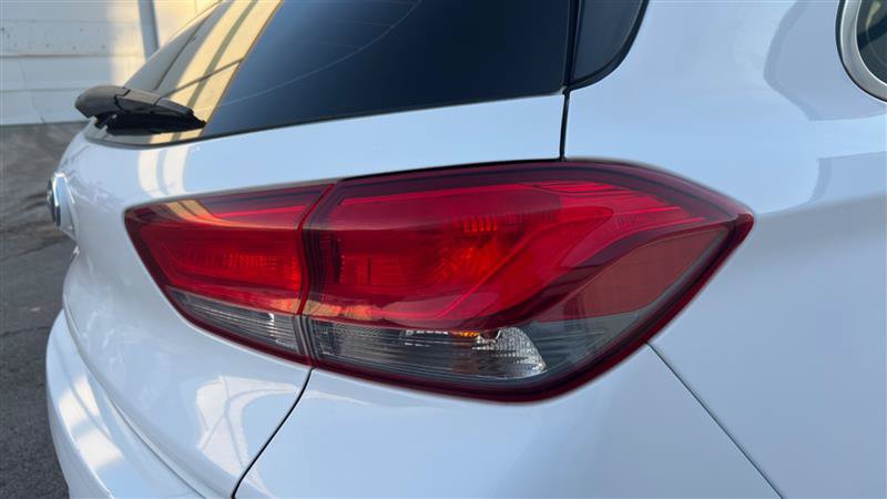 Used 2018 Hyundai Elantra GT FWD image 17