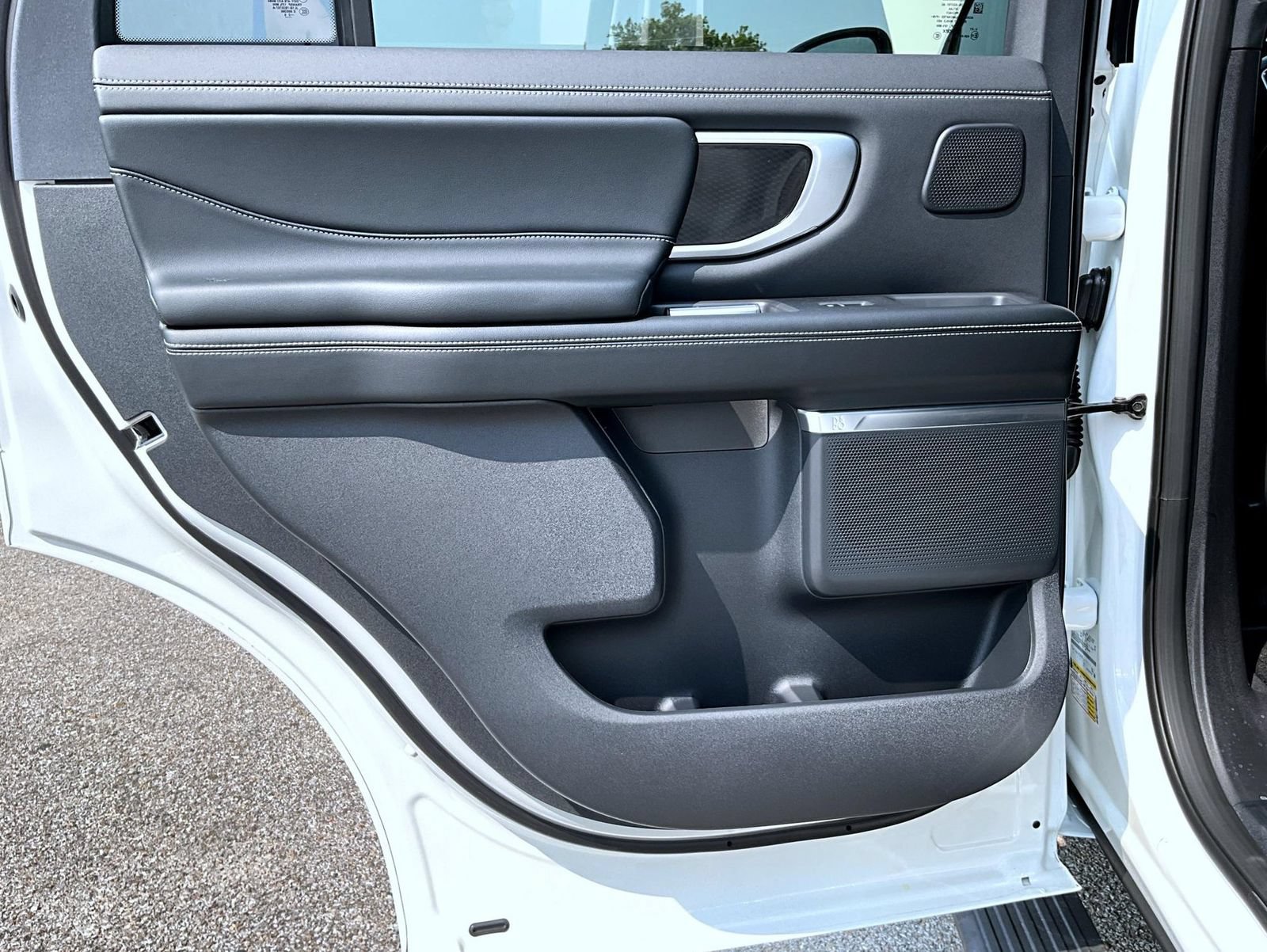 New 2027 Ford Expedition Platinum w/ Stealth Appearance Package AWD/4WD image 27