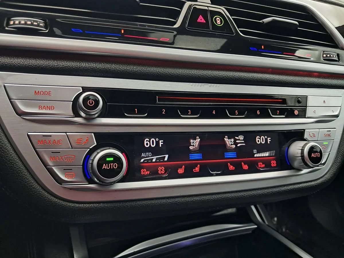 Used 2019 BMW 750i xDrive w/ M Sport Package AWD/4WD image 35