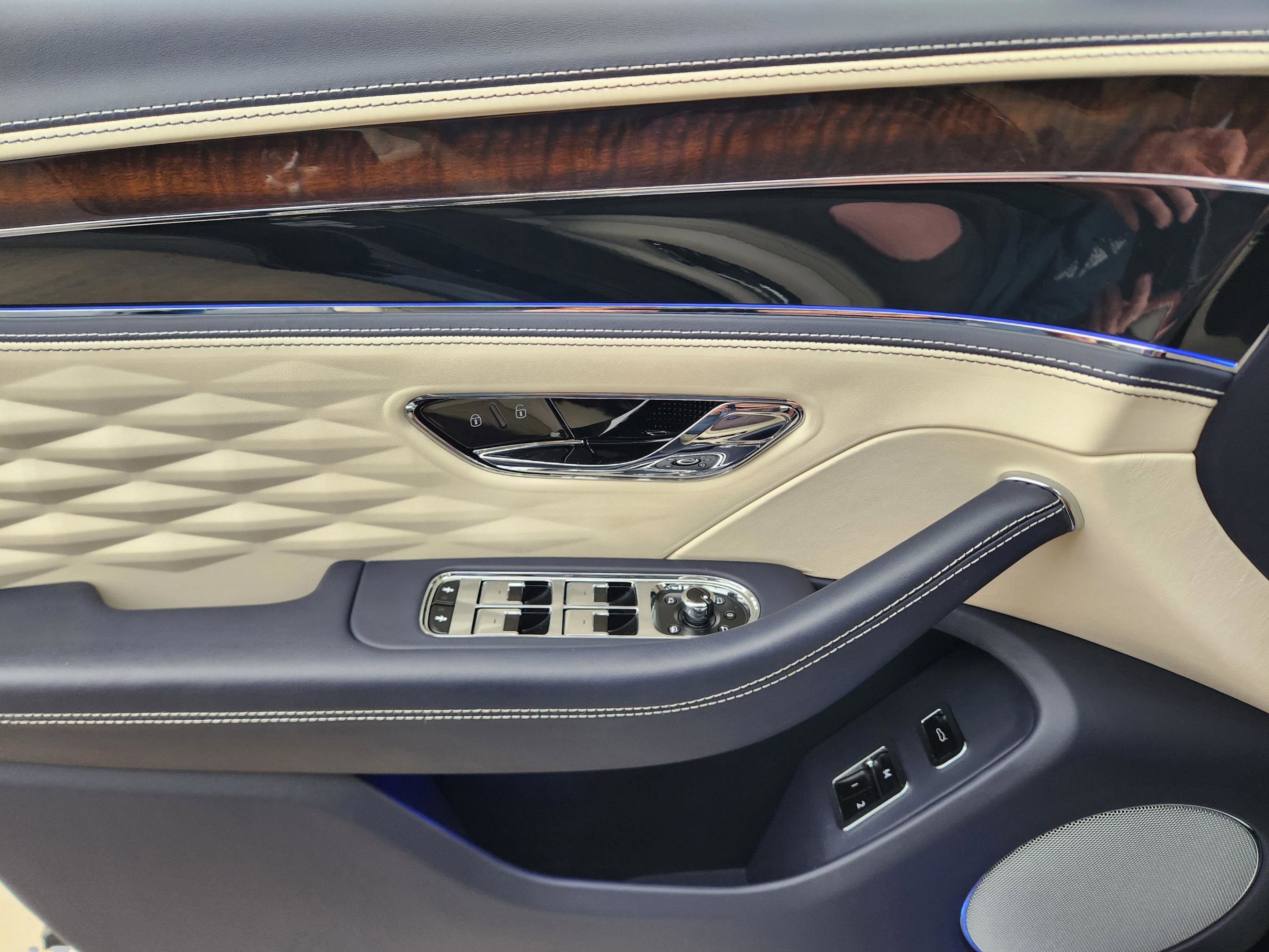 Used 2021 Bentley Flying Spur W12 image 30