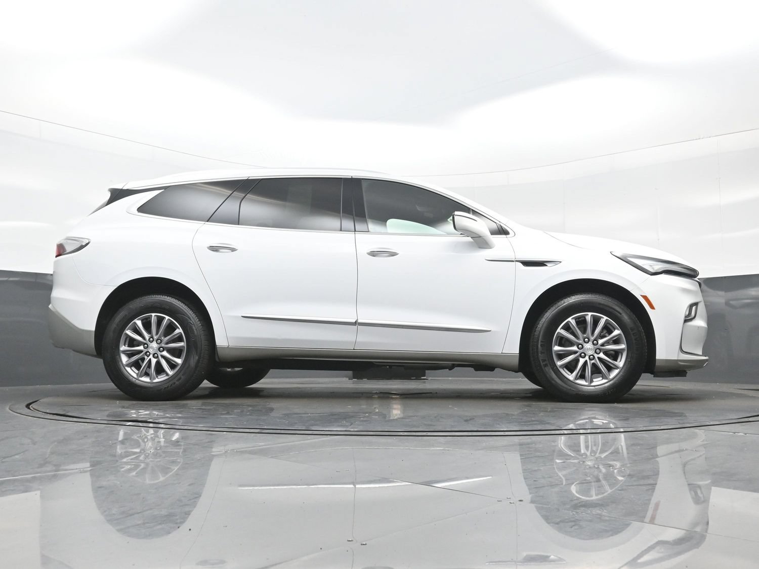 Used 2022 Buick Enclave Essence AWD/4WD image 34
