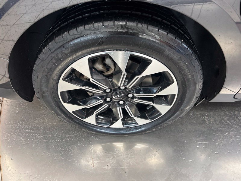 Certified 2024 Kia Carnival EX FWD image 10