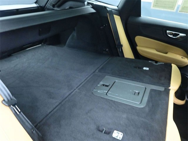 Used 2018 Volvo XC60 T5 Momentum w/ Vision Package image 27