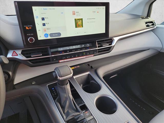Used 2026 Toyota Sienna XLE FWD image 21