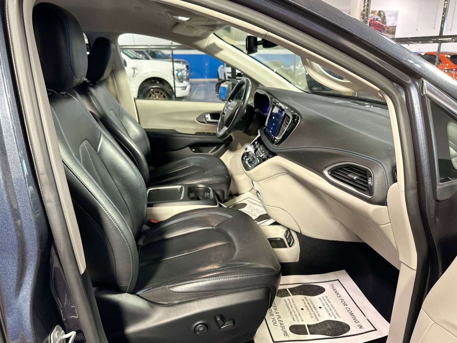 Used 2021 Chrysler Pacifica Touring-L image 34