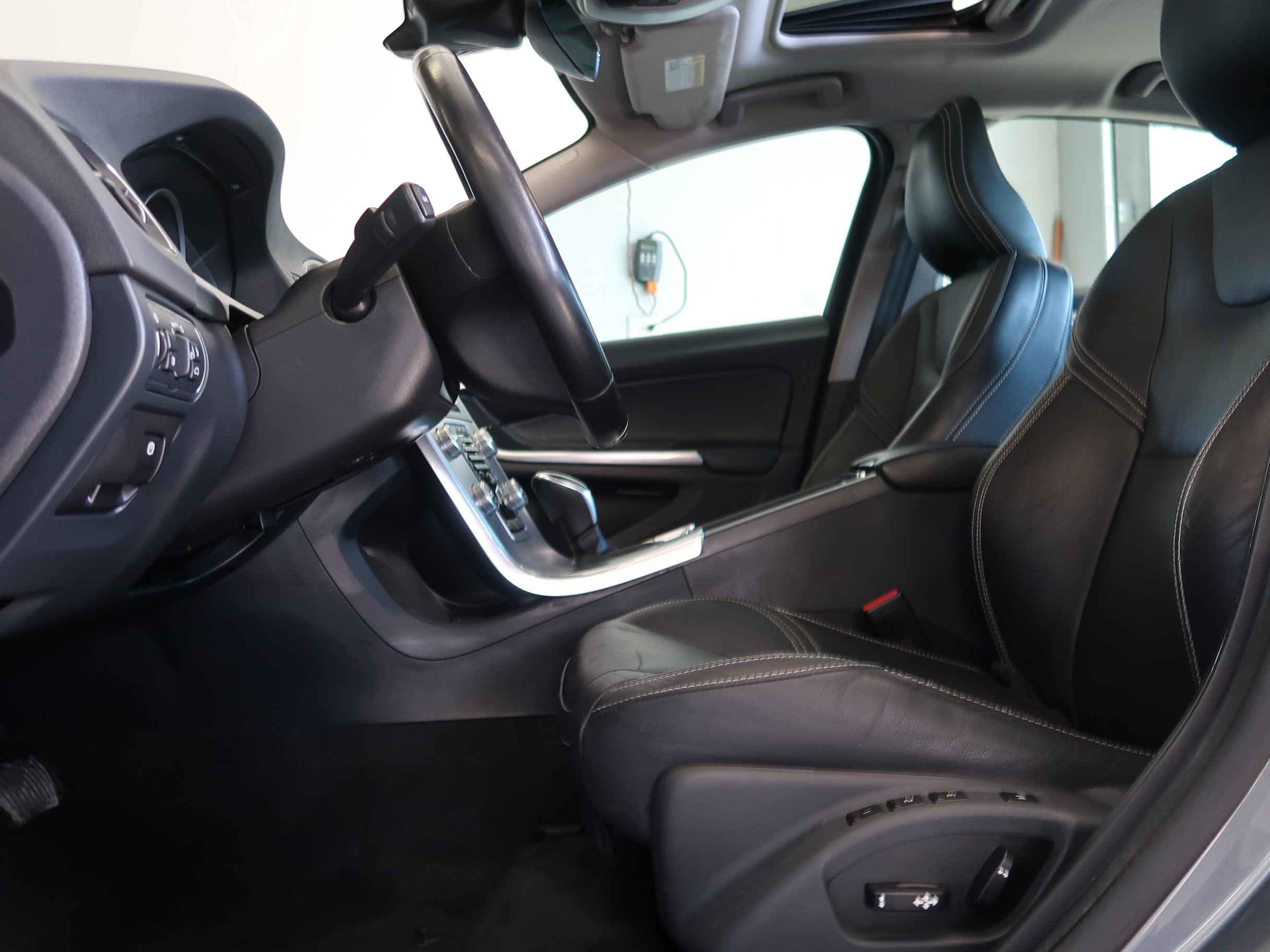 Used 2017 Volvo S60 T5 Dynamic FWD image 25