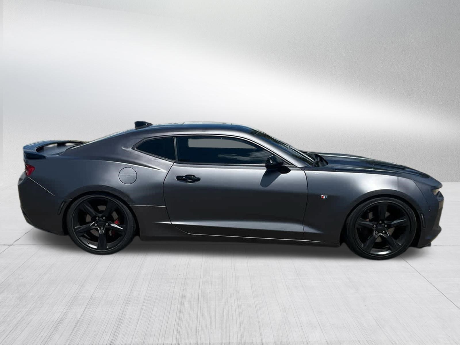 Used 2017 Chevrolet Camaro SS RWD image 4