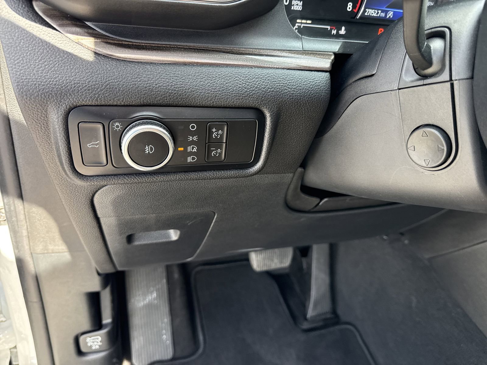 Used 2023 Ford Explorer Limited w/ Equipment Group 301A AWD/4WD image 18