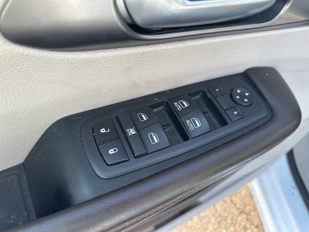 Used 2018 Chrysler Pacifica Touring Plus w/ Tire & Wheel Group image 17