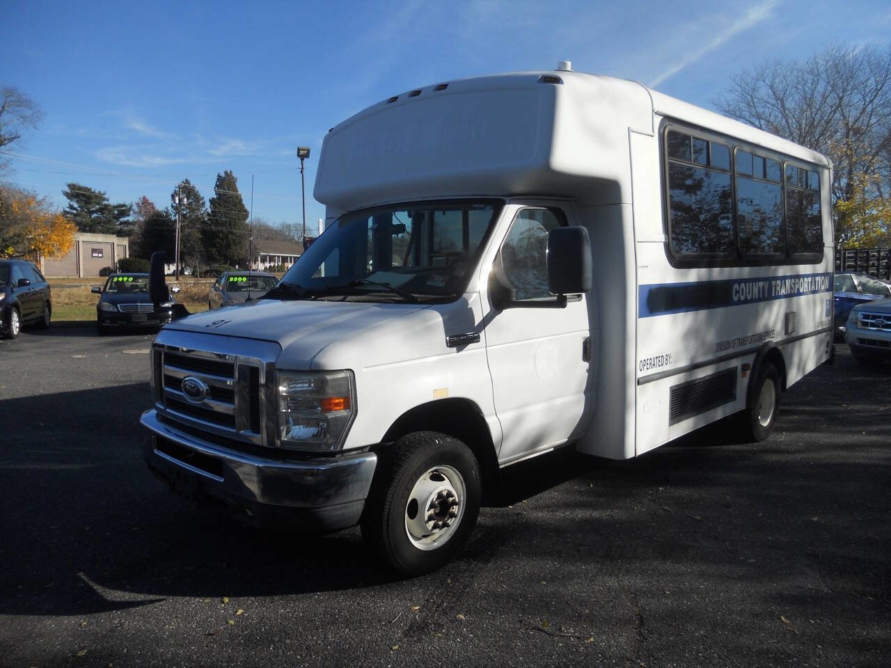 Used 2013 Ford E-450 and Econoline 450 Super Duty w/ Shuttle Bus Prep Pkg image 3