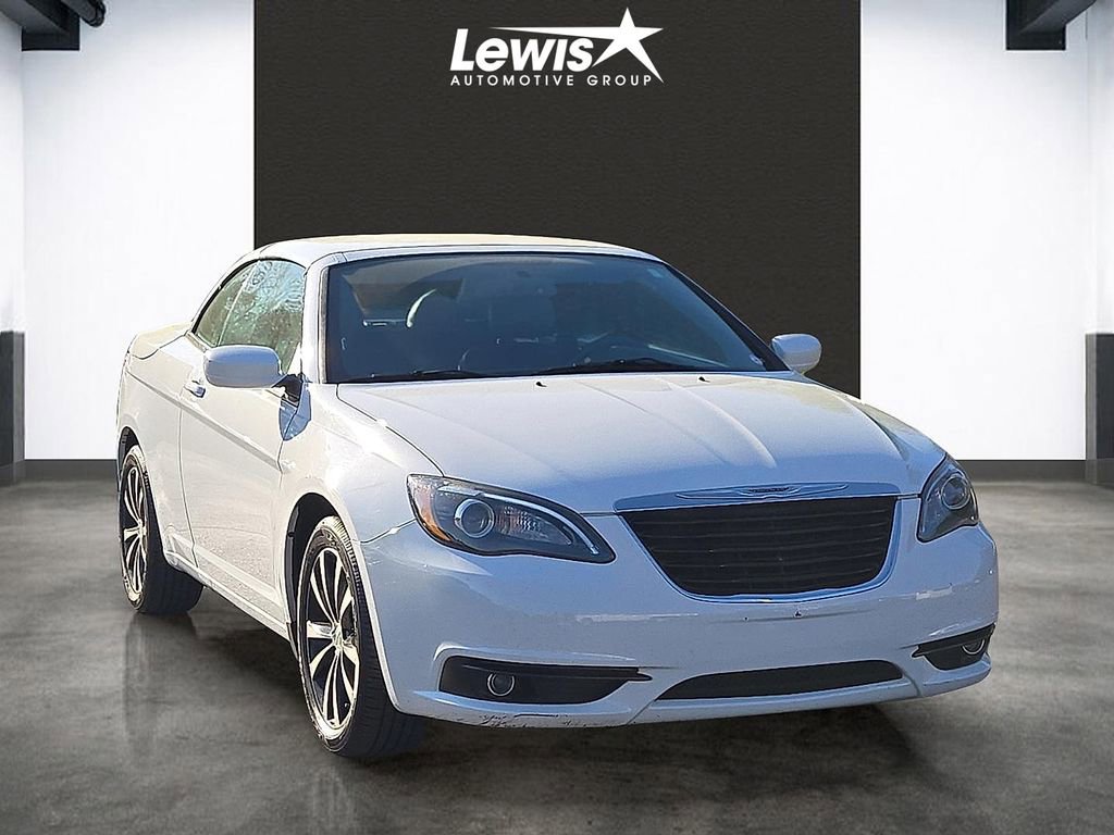 Used 2014 Chrysler 200 S FWD image 6