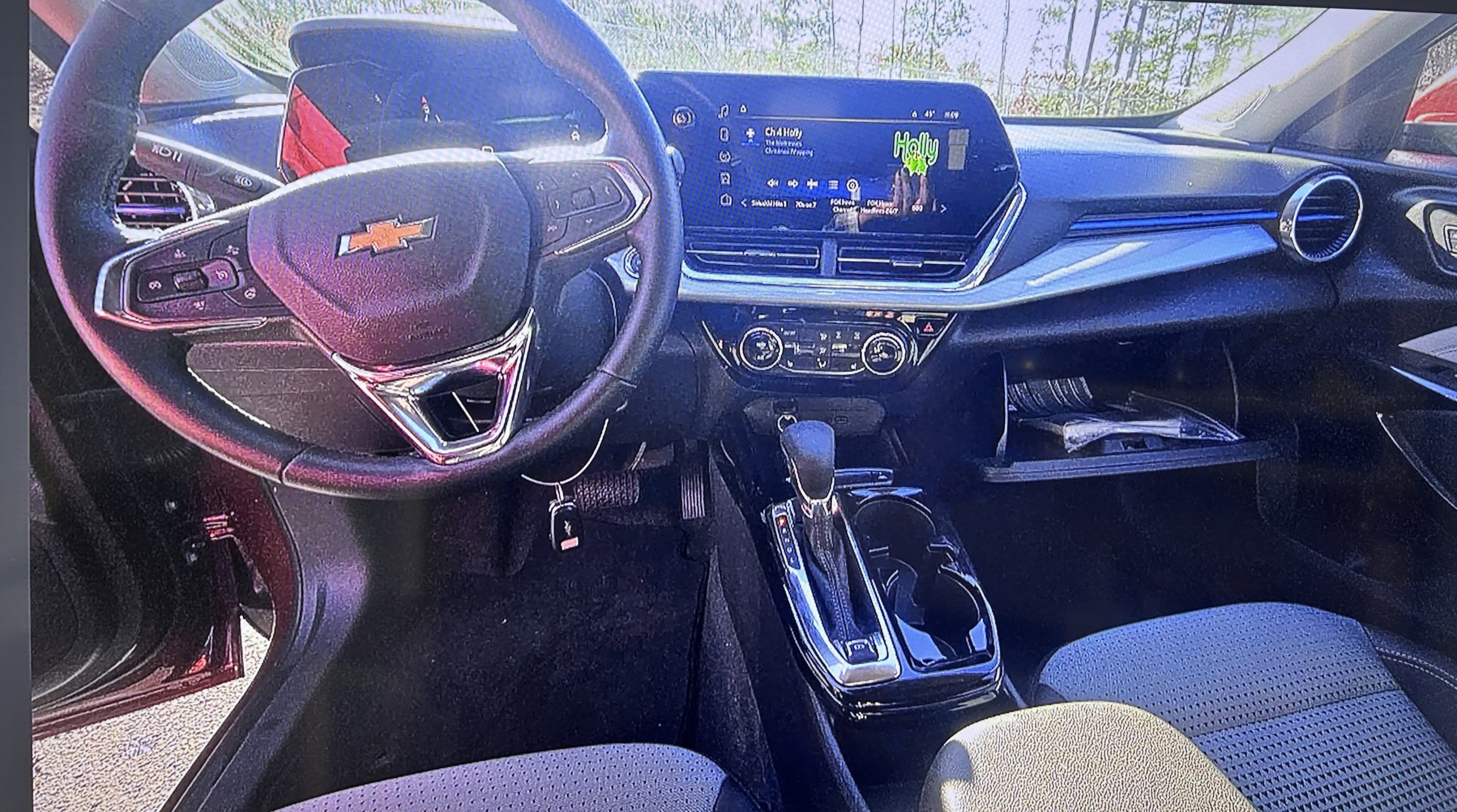 Used 2025 Chevrolet Trax LT w/ LT Convenience Package image 12