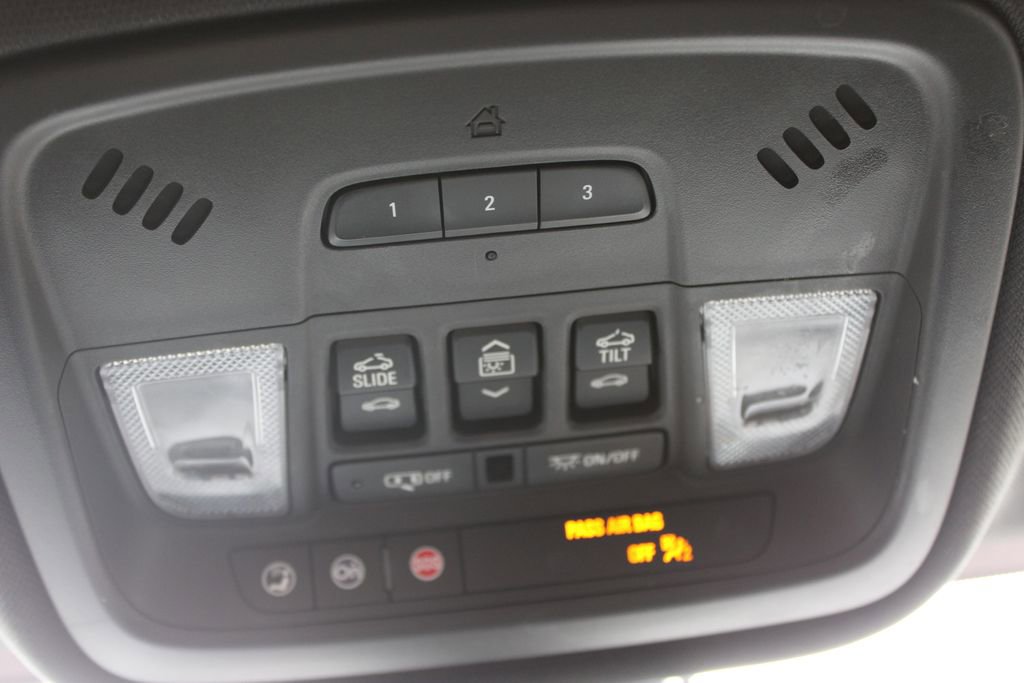 Used 2023 Chevrolet Traverse Premier AWD/4WD image 58