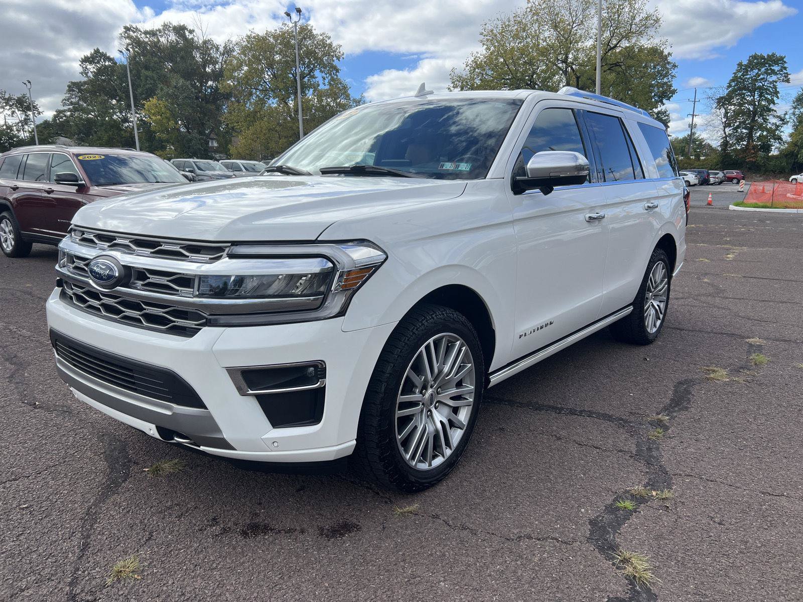 Used 2022 Ford Expedition Platinum AWD/4WD image 3