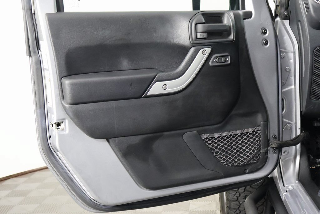 Used 2016 Jeep Wrangler Sahara w/ Connectivity Group AWD/4WD image 11