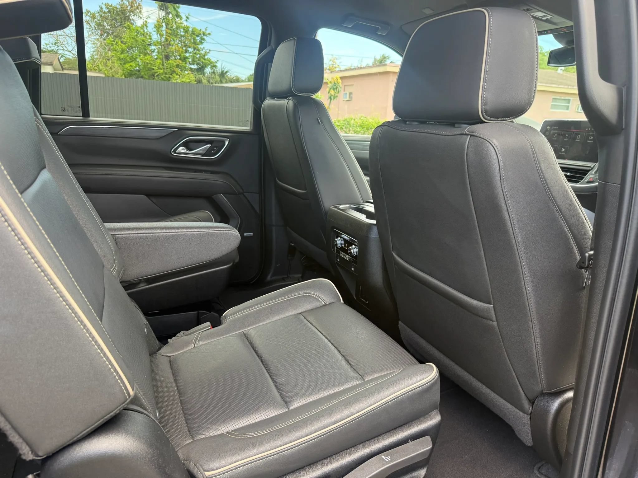 Used 2024 GMC Yukon XL SLT RWD image 11