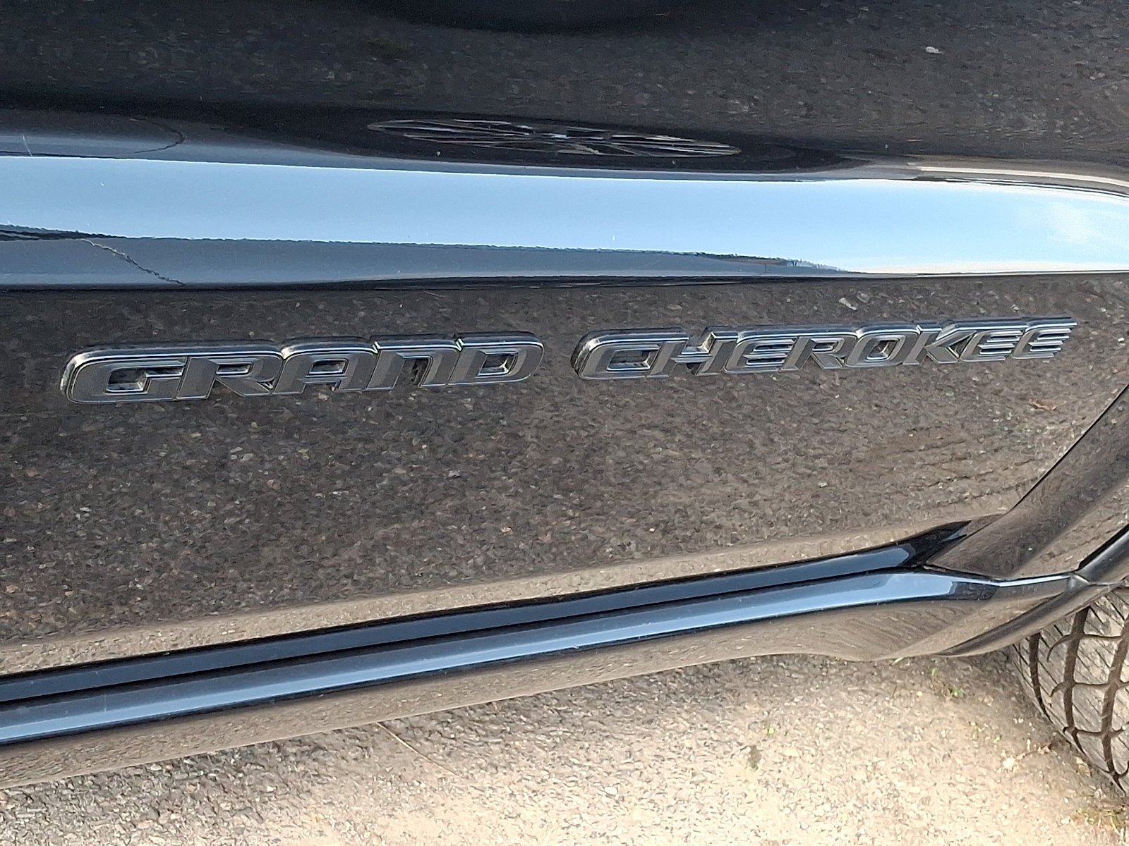 Used 2019 Jeep Grand Cherokee Altitude AWD/4WD image 30