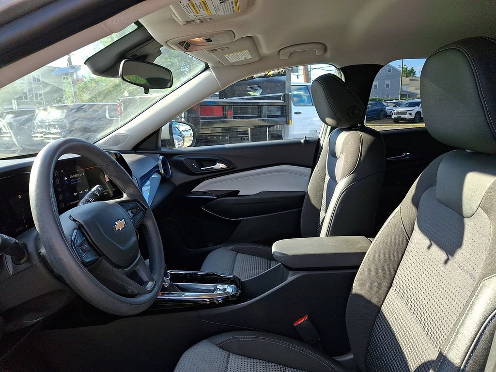 Used 2024 Chevrolet Trax LT FWD image 13
