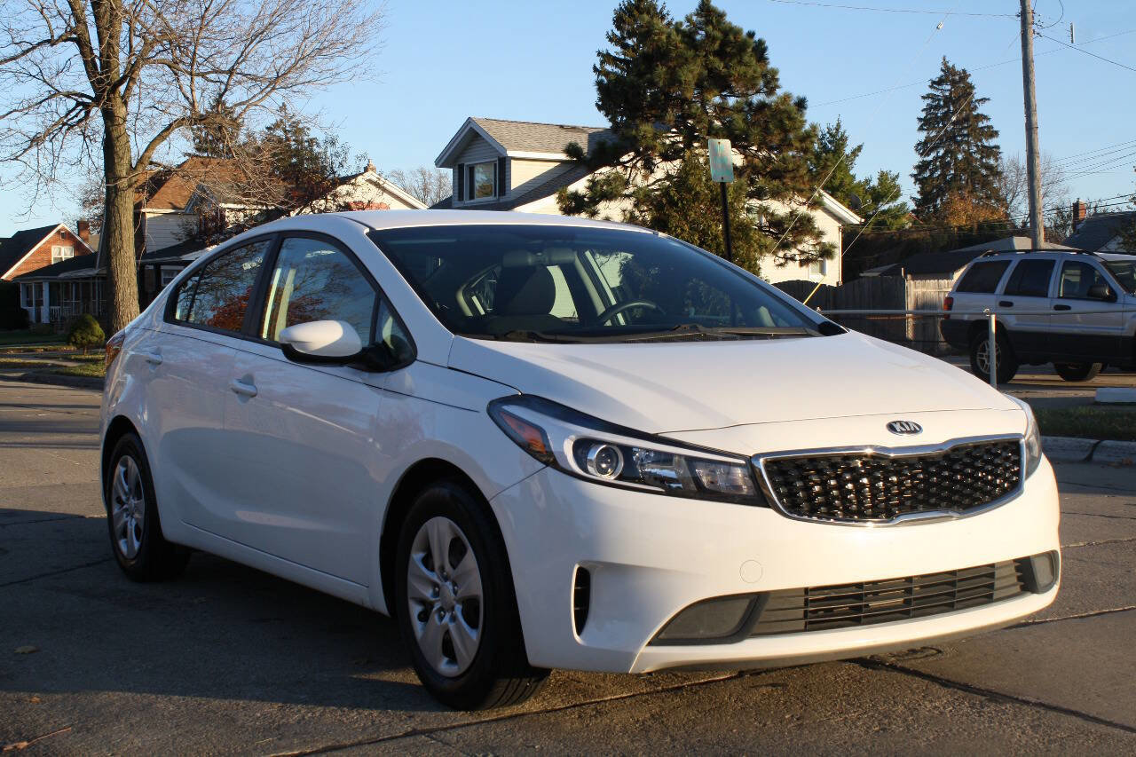 Used 2017 Kia Forte LX image 4