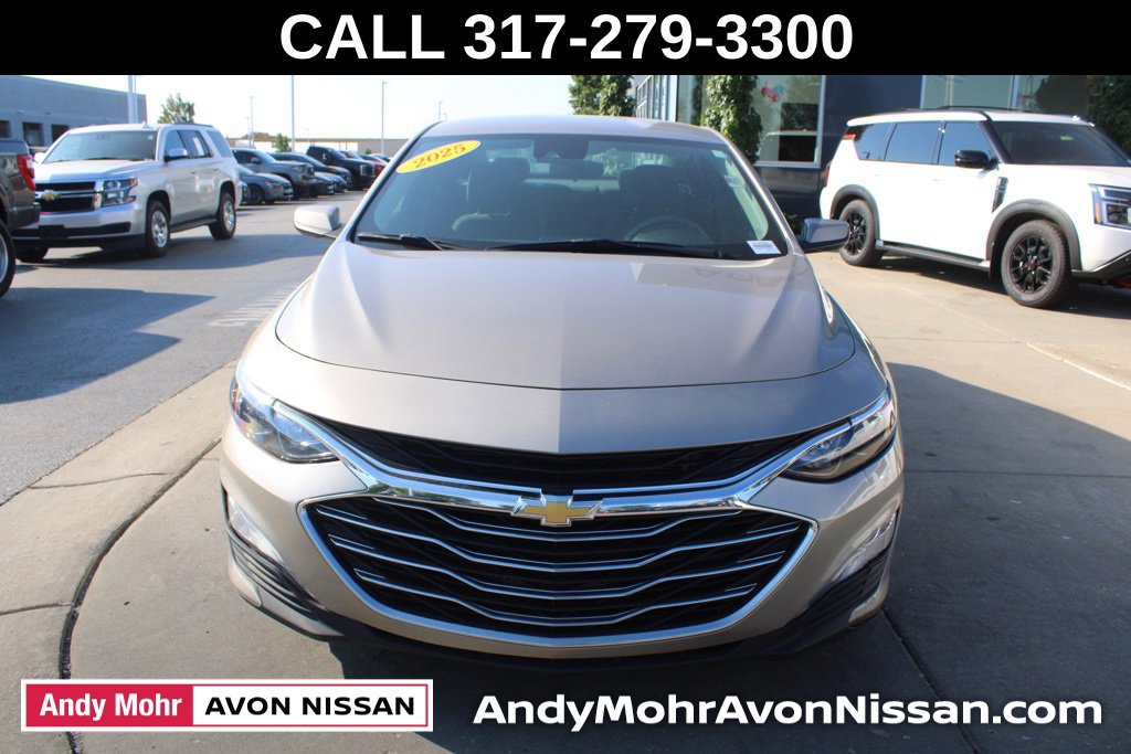 Used 2025 Chevrolet Malibu LT FWD image 2