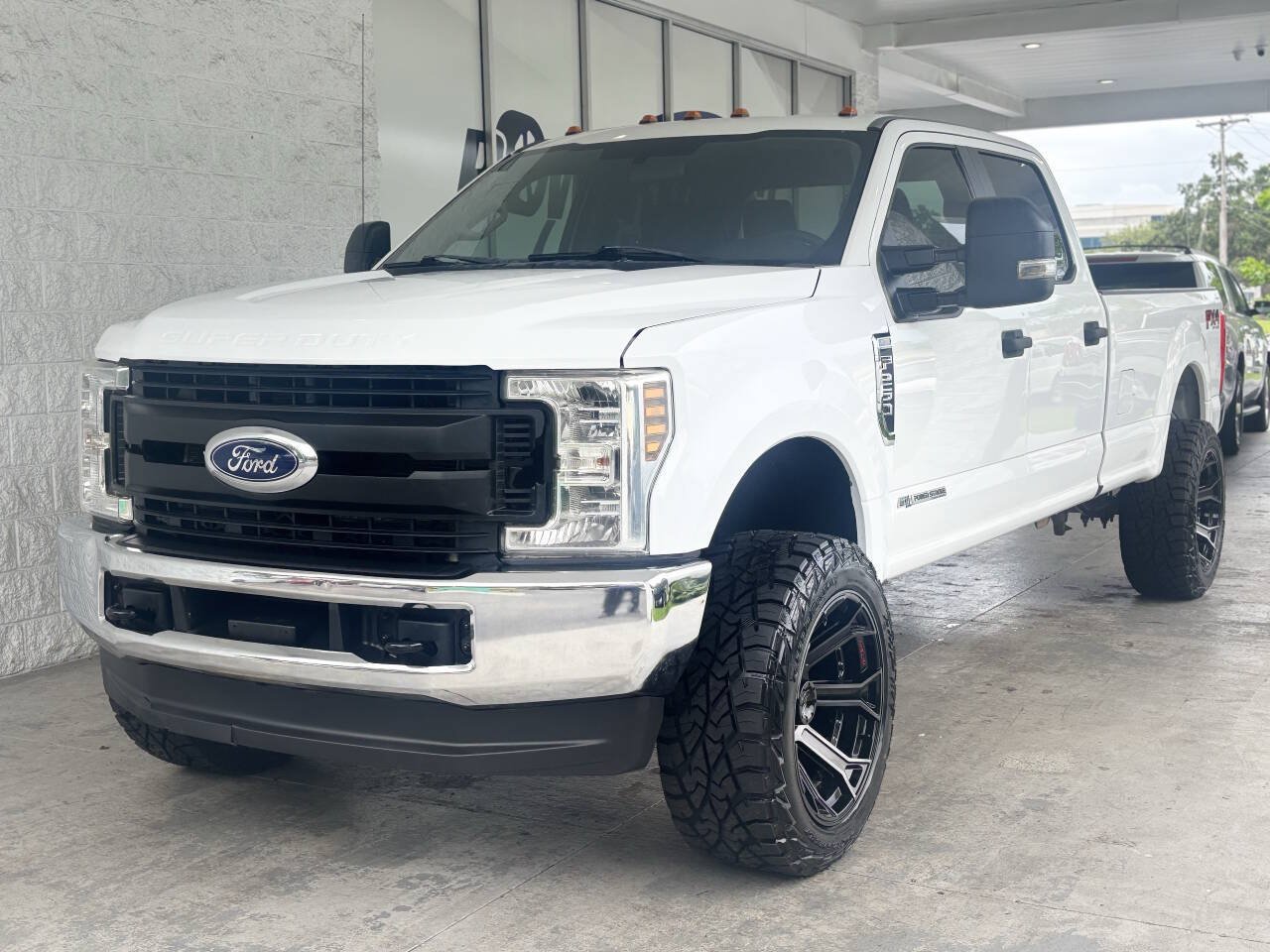Used 2019 Ford F250 XL w/ Power Equipment Group AWD/4WD image 3