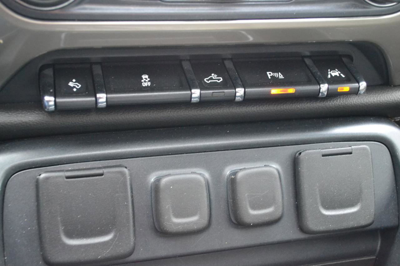 Used 2017 Chevrolet Silverado 1500 High Country image 25