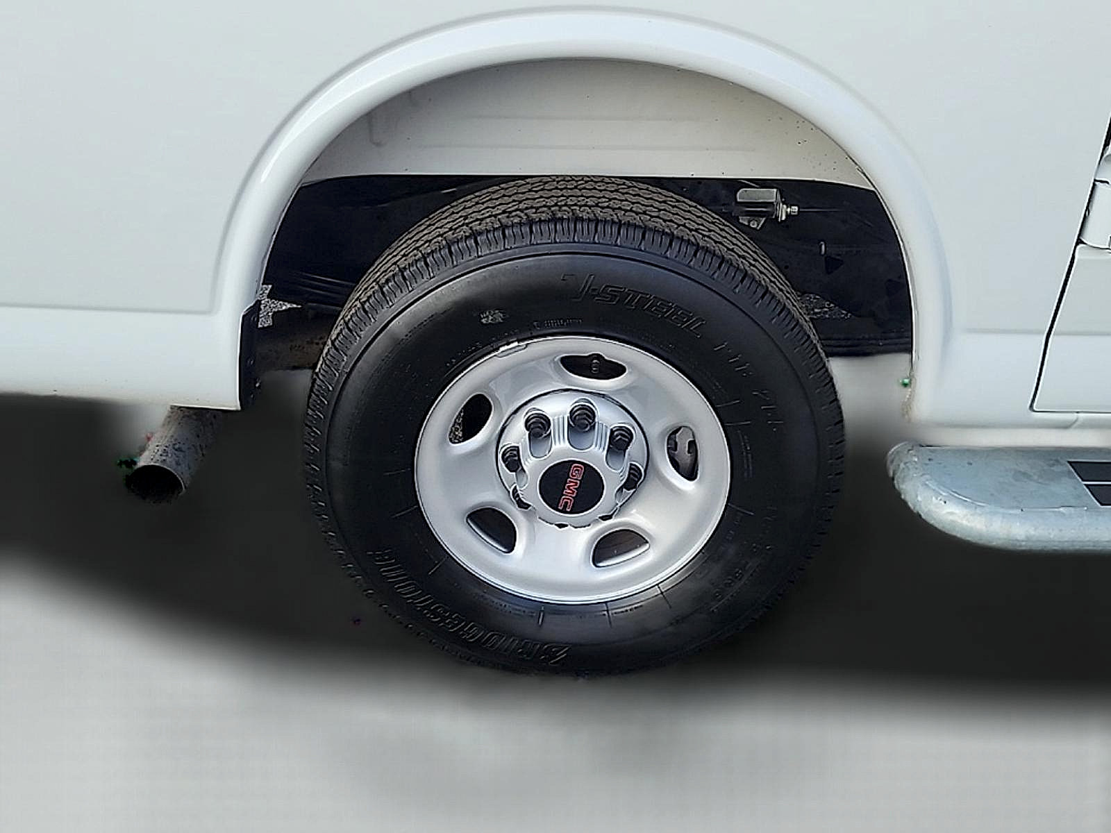 Used 2025 GMC Savana 2500 w/ Driver Convenience Package RWD image 9