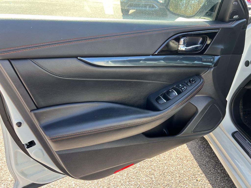 Used 2022 Nissan Maxima SR w/ Sport Mat Group image 11