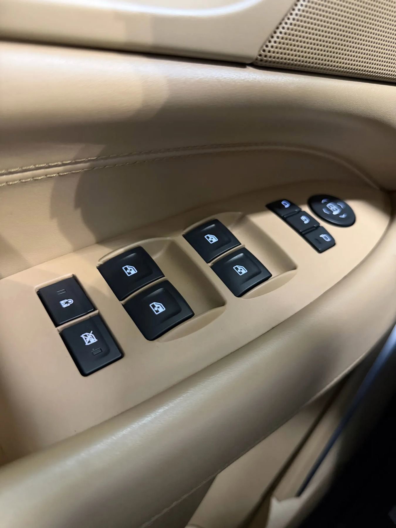 Used 2020 Cadillac Escalade Platinum image 29