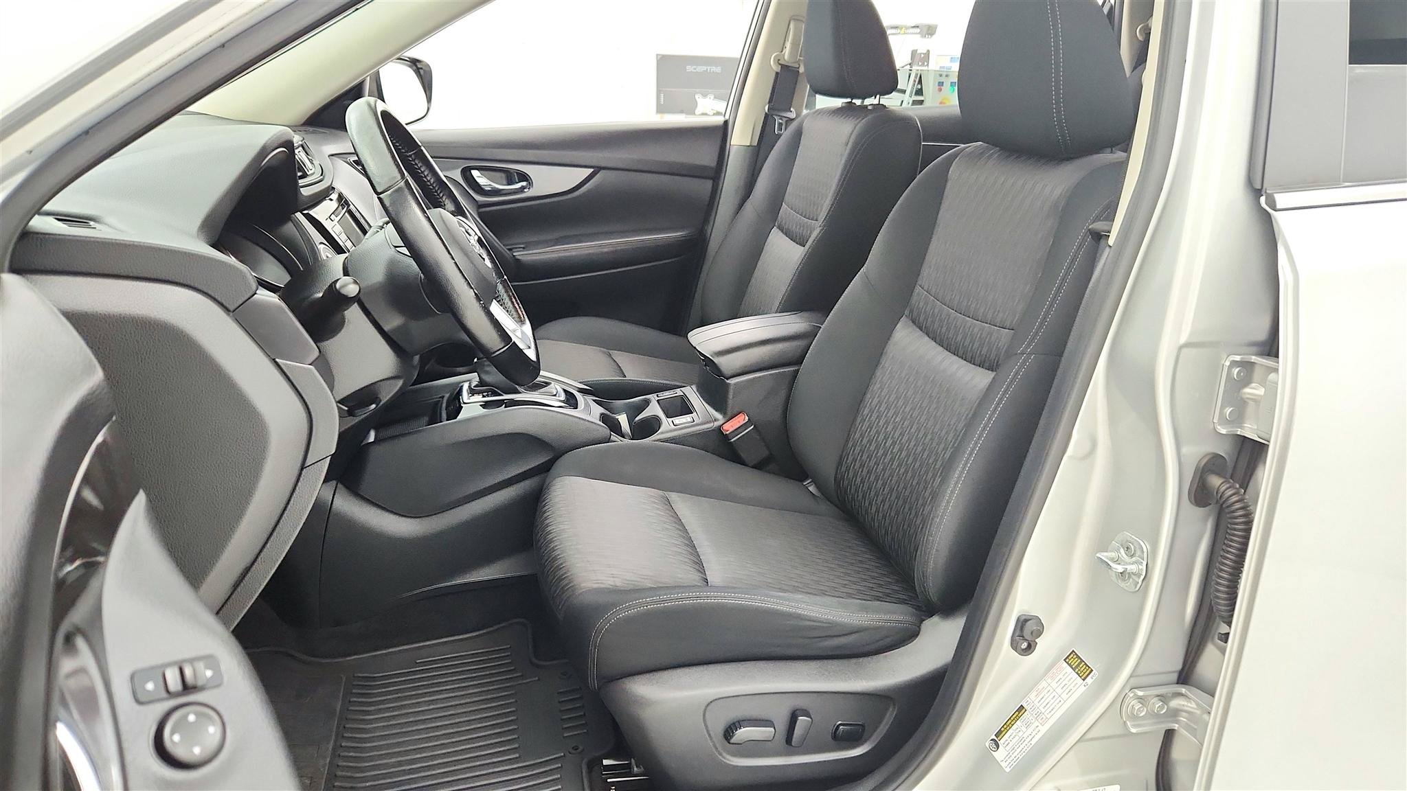Used 2020 Nissan Rogue SV AWD/4WD image 10