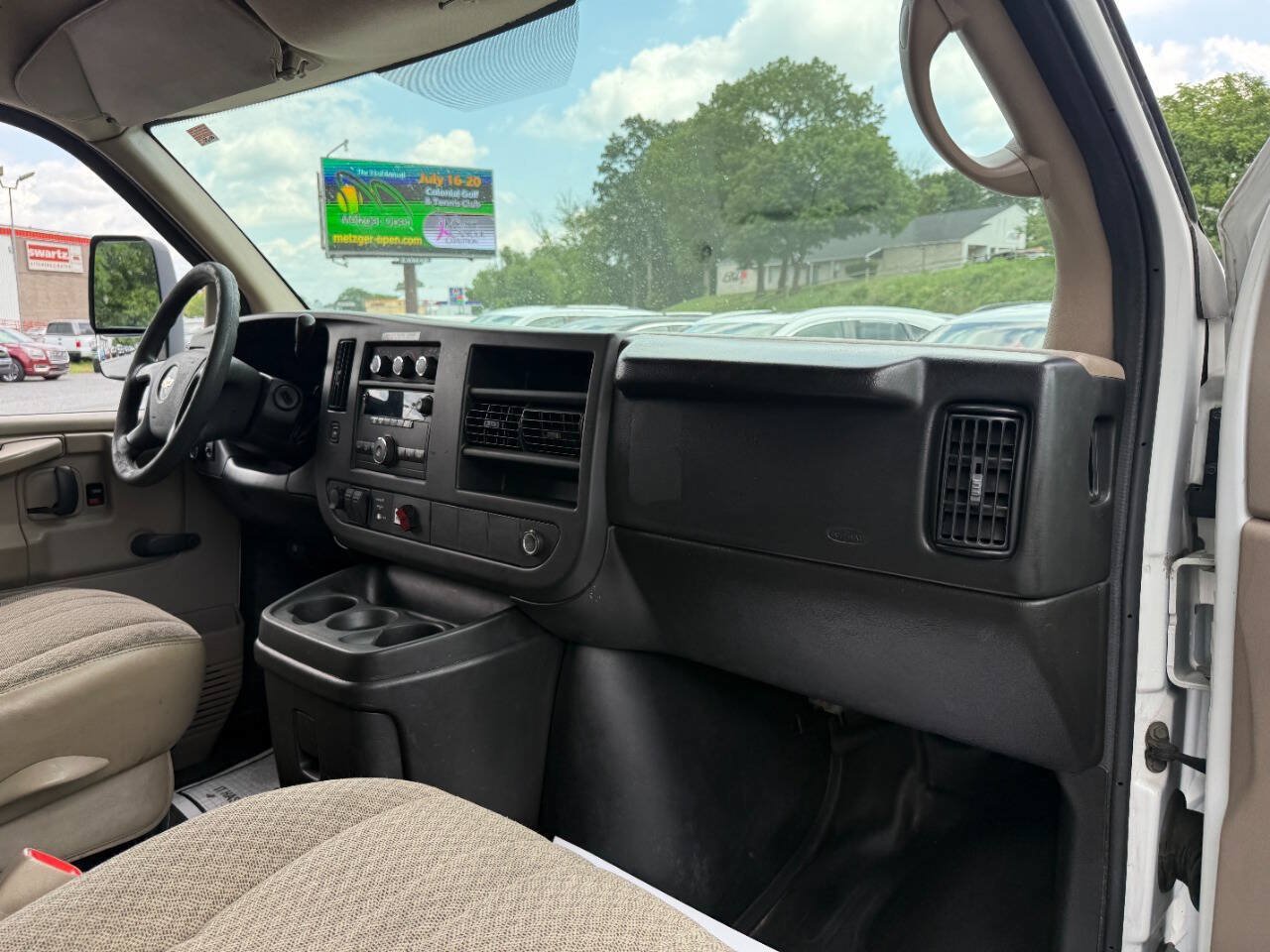 Used 2009 Chevrolet Express 3500 RWD image 29