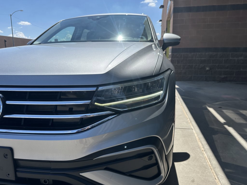 Used 2022 Volkswagen Tiguan SE w/ Panoramic Sunroof Package image 9