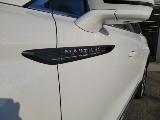 Used 2023 Lincoln Nautilus Reserve AWD/4WD image 18