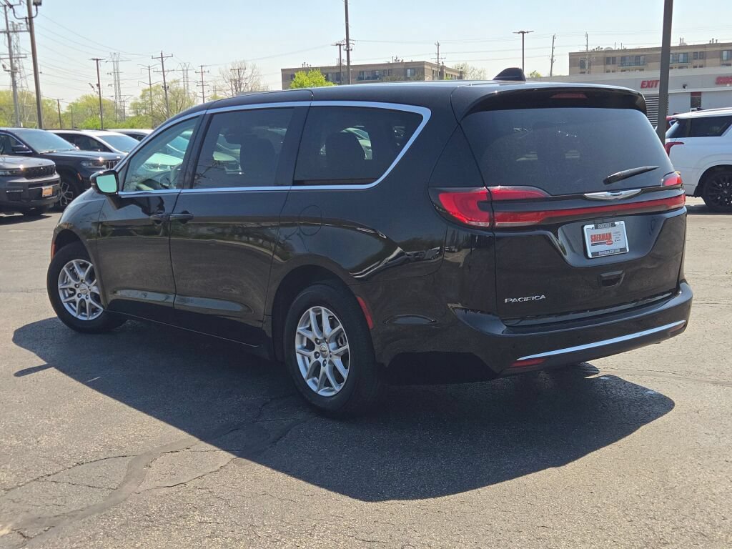 Certified 2024 Chrysler Pacifica Touring-L FWD image 17