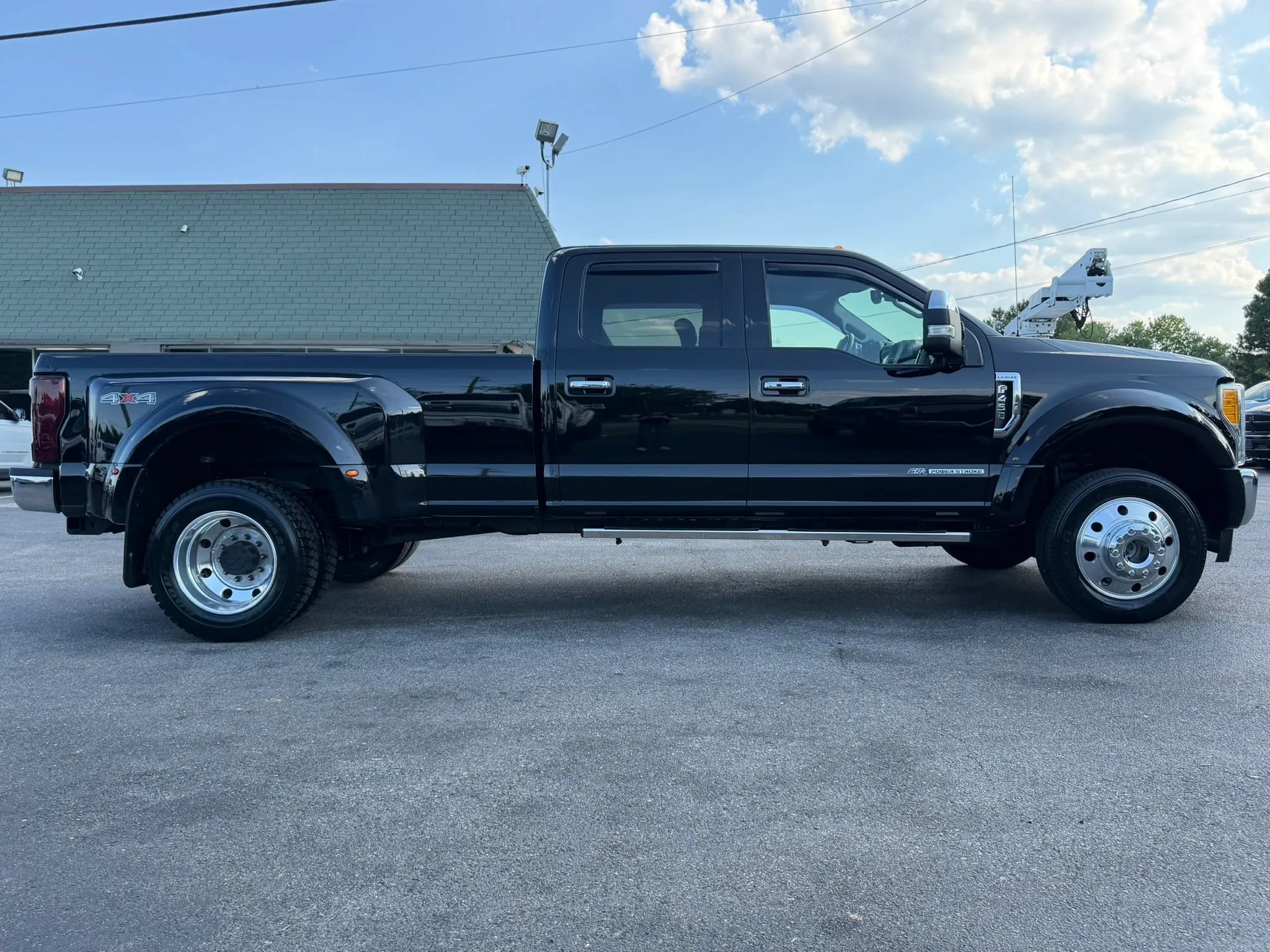 Used 2017 Ford F450 Lariat w/ Lariat Ultimate Package AWD/4WD image 4