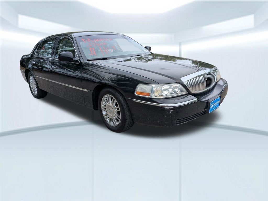 Used 2005 Lincoln Town Car Signature image 9