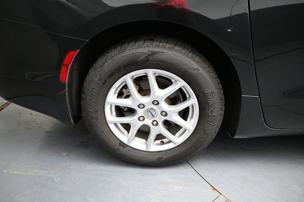 Used 2023 Chrysler Voyager LX FWD image 17