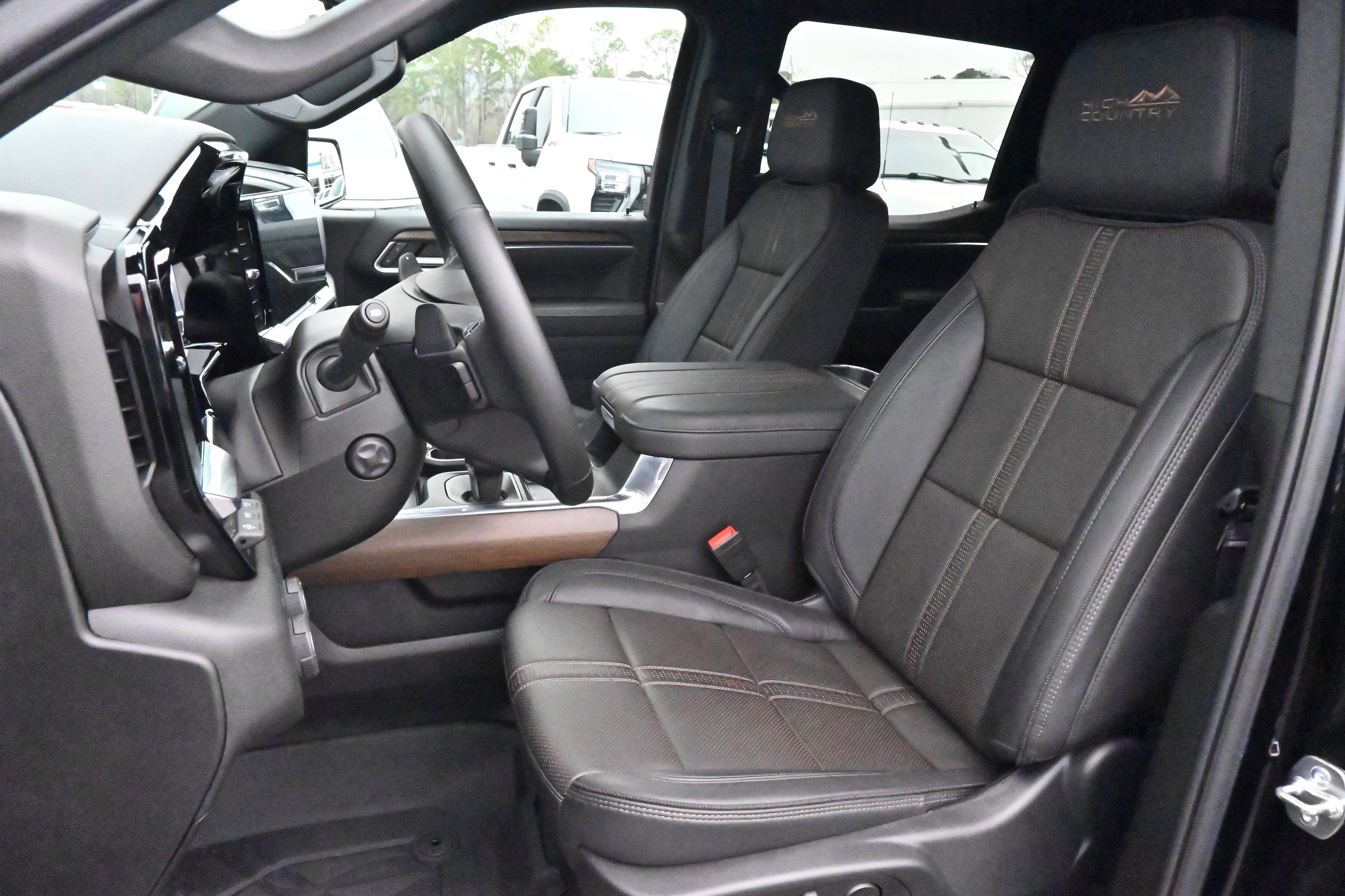 Used 2025 Chevrolet Silverado 1500 High Country w/ Technology Package image 7