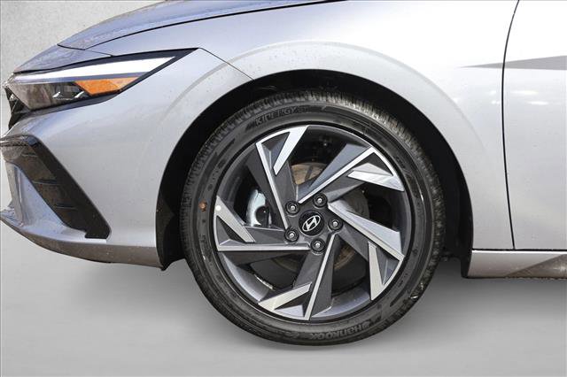 New 2025 Hyundai Elantra SEL image 9