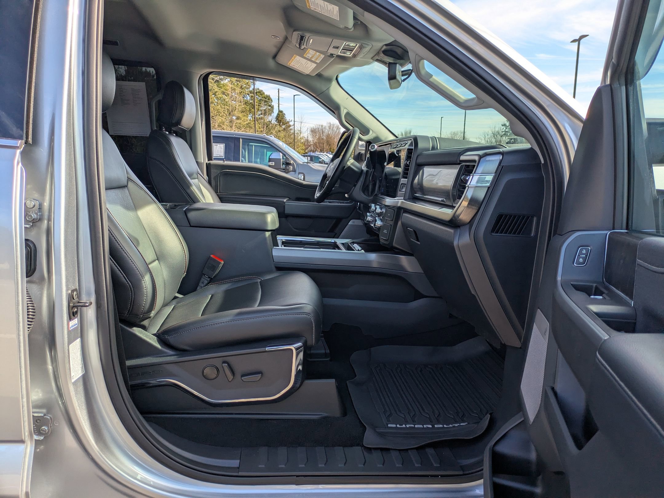 Certified 2024 Ford F350 Lariat w/ Chrome Package image 42