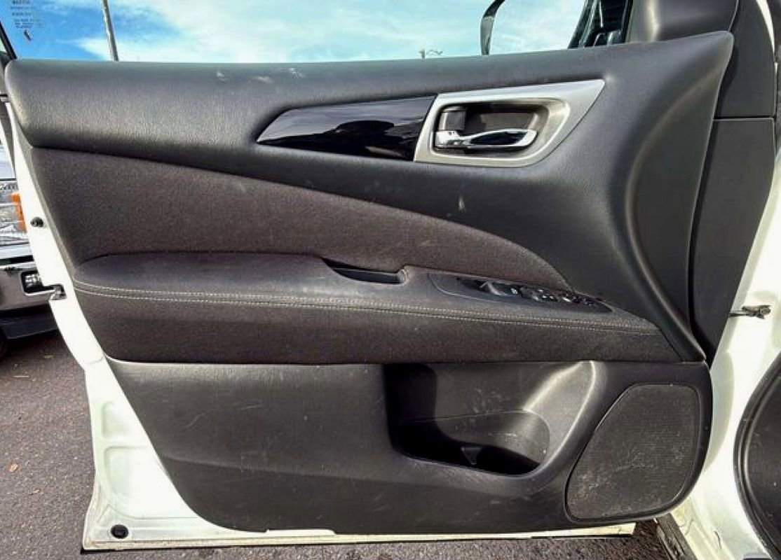 Used 2017 Nissan Pathfinder SV image 18