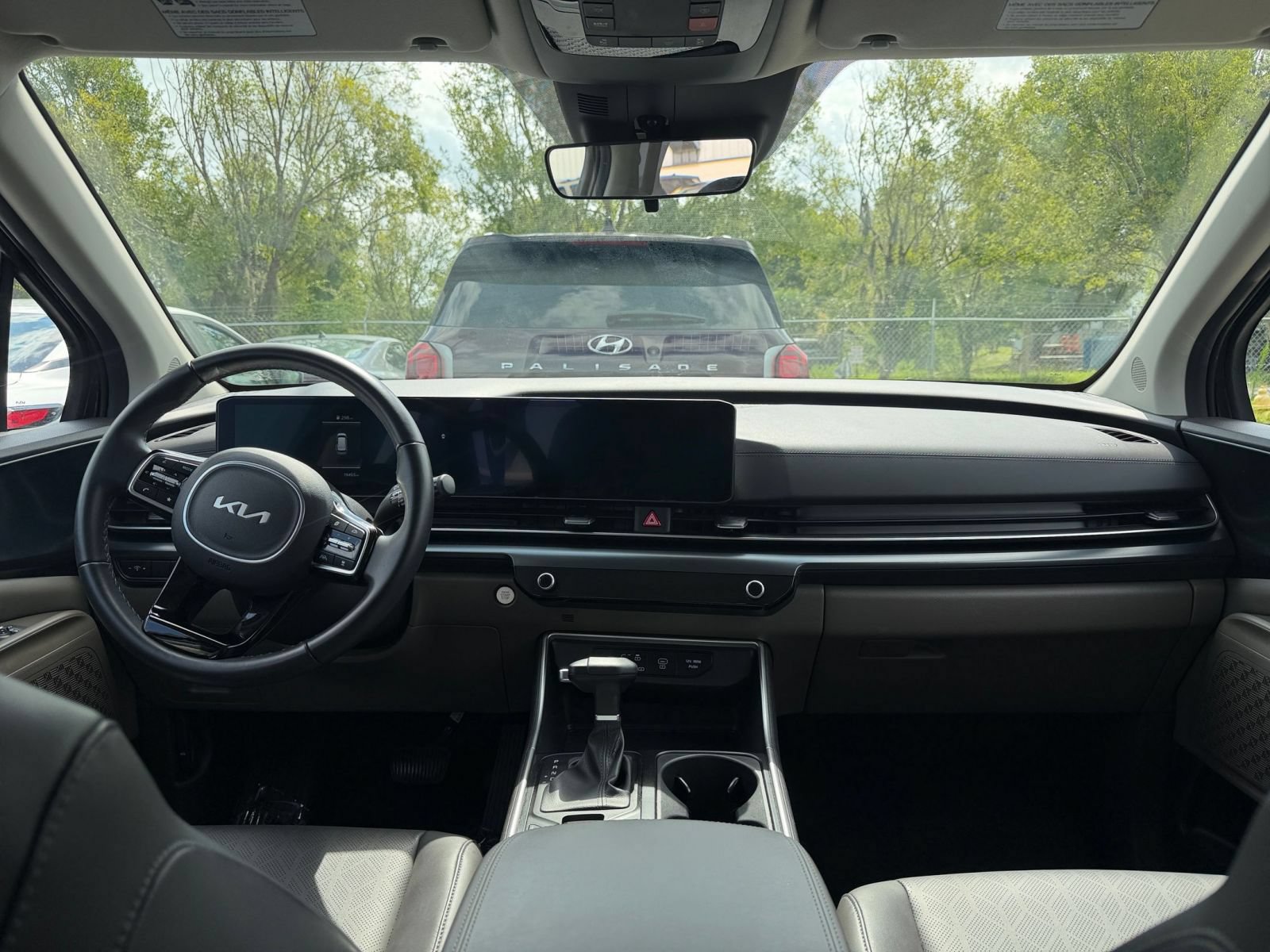 Used 2026 Kia Carnival FWD image 36