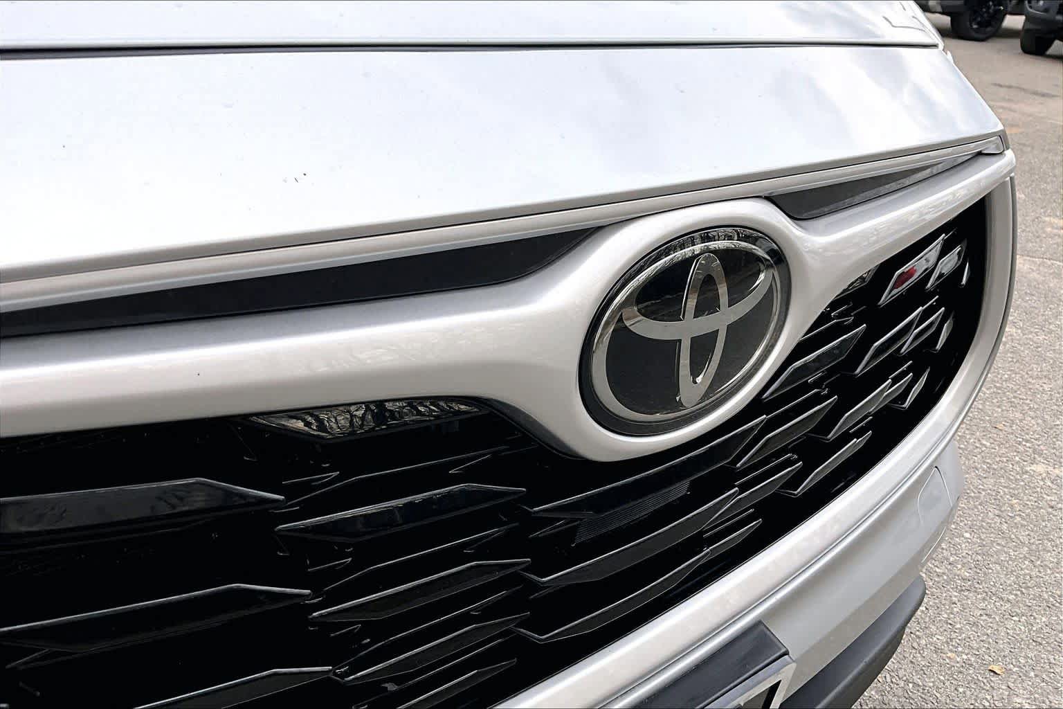 Used 2023 Toyota Highlander XLE AWD/4WD image 29