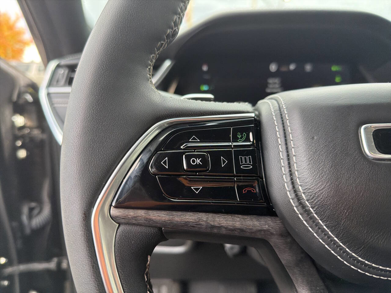 Used 2023 Jeep Grand Cherokee Overland w/ Luxury Tech Group IV image 43