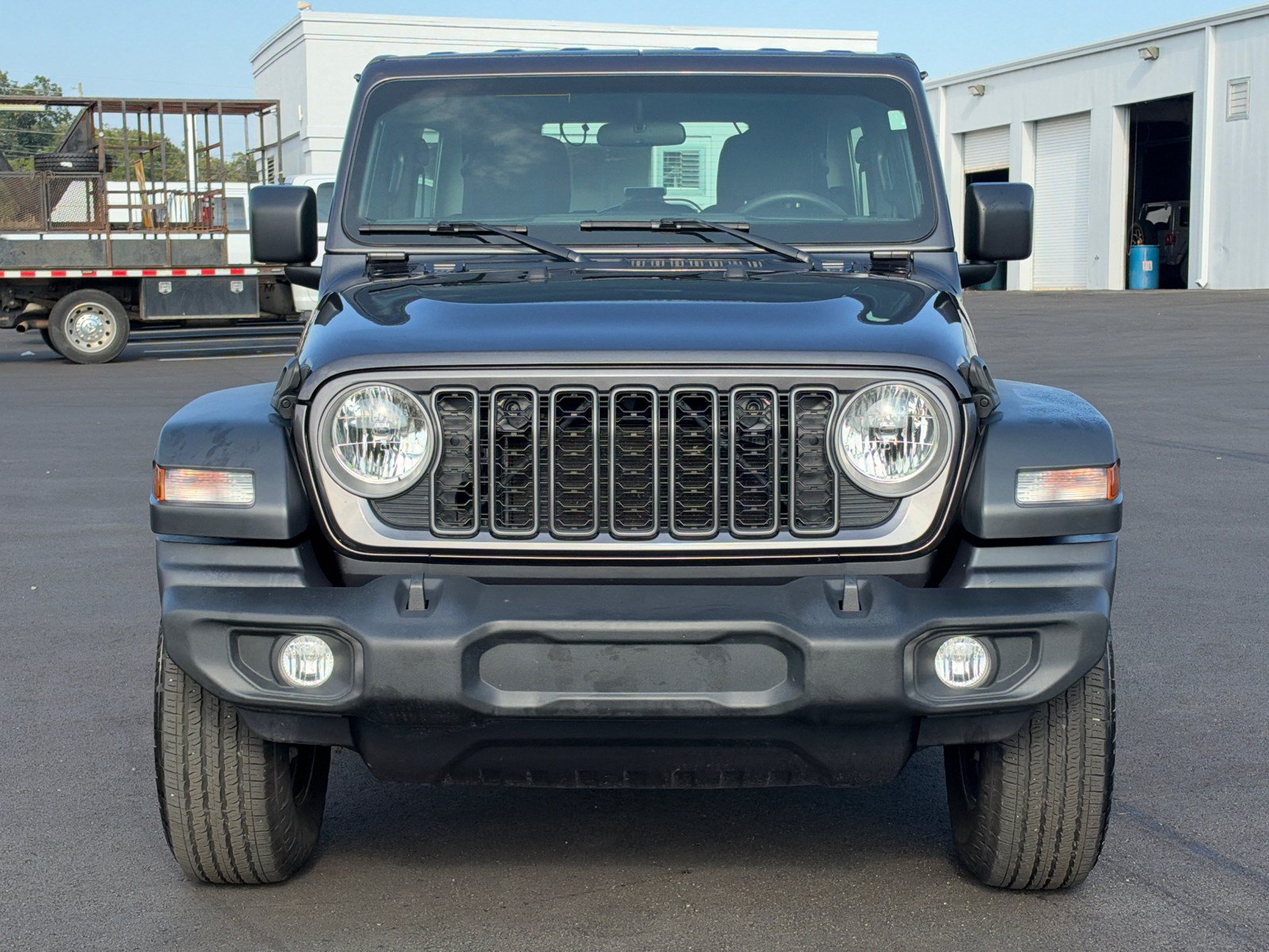Used 2025 Jeep Wrangler Unlimited Sport AWD/4WD image 2