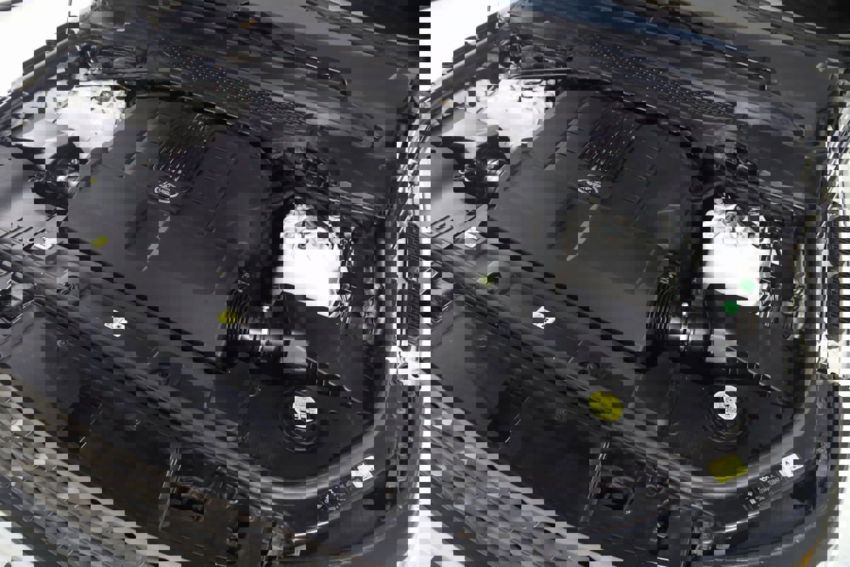 Used 2016 Land Rover Range Rover Sport SE image 20