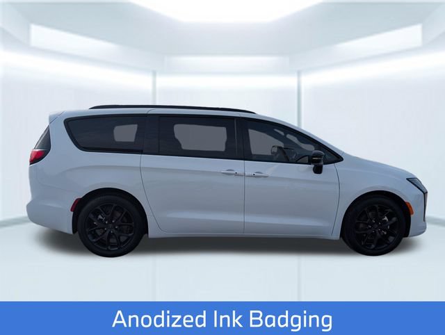 New 2027 Chrysler Pacifica Limited w/ S Appearance Package FWD image 8