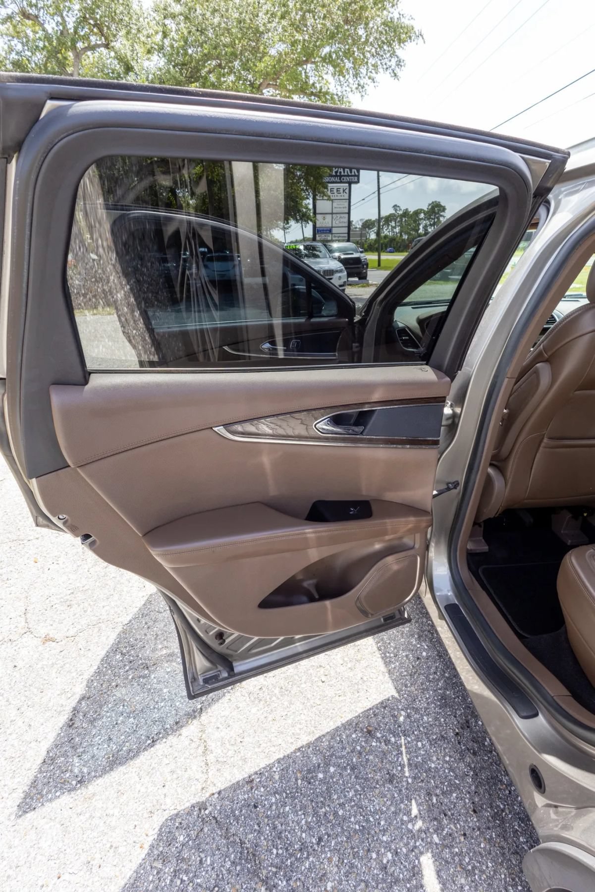 Used 2016 Lincoln MKX Reserve w/ Climate Package AWD/4WD image 7