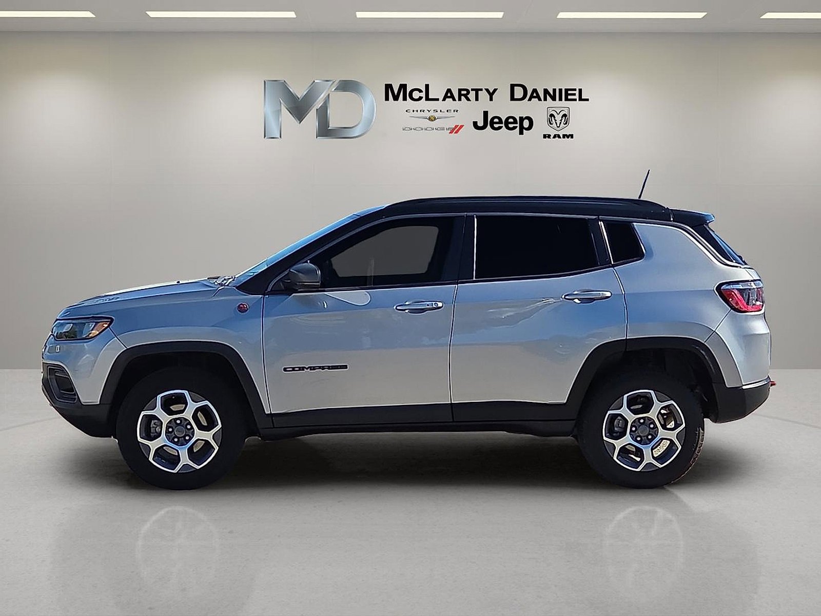 Used 2022 Jeep Compass Trailhawk w/ Trailer Tow Group image 3